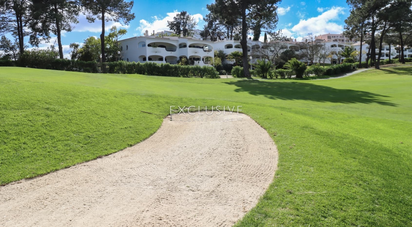 2 bedroom apartment frontline to Alto golf in Alvor, walking distance to beach
