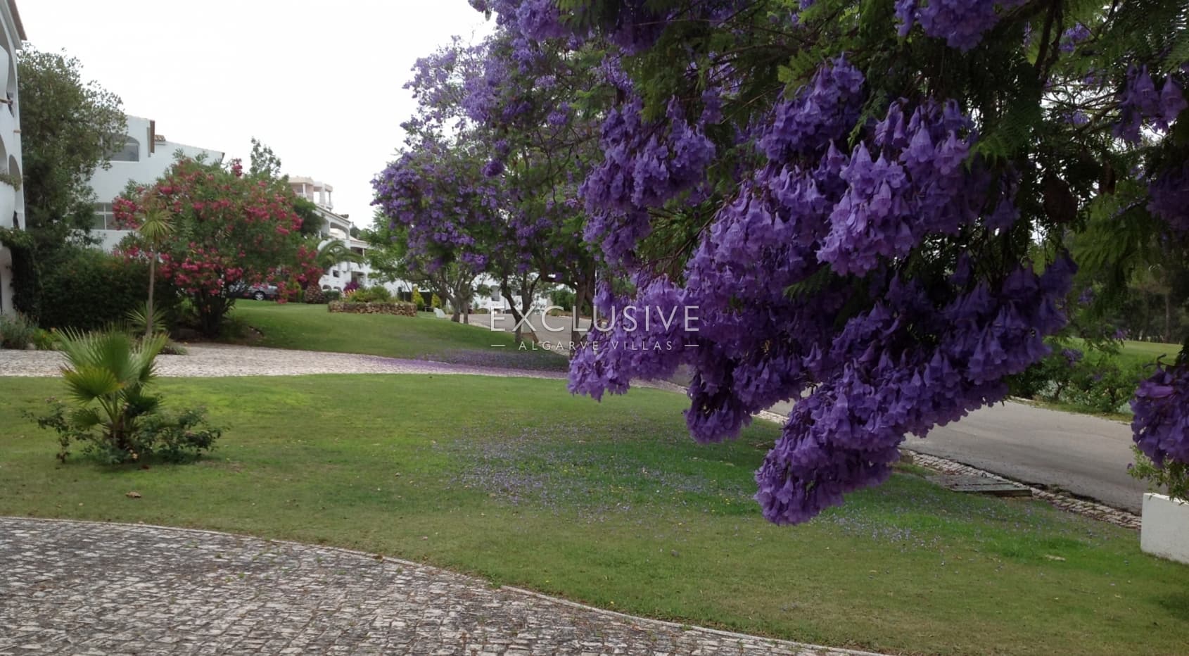 2 bedroom apartment frontline to Alto golf in Alvor, walking distance to beach