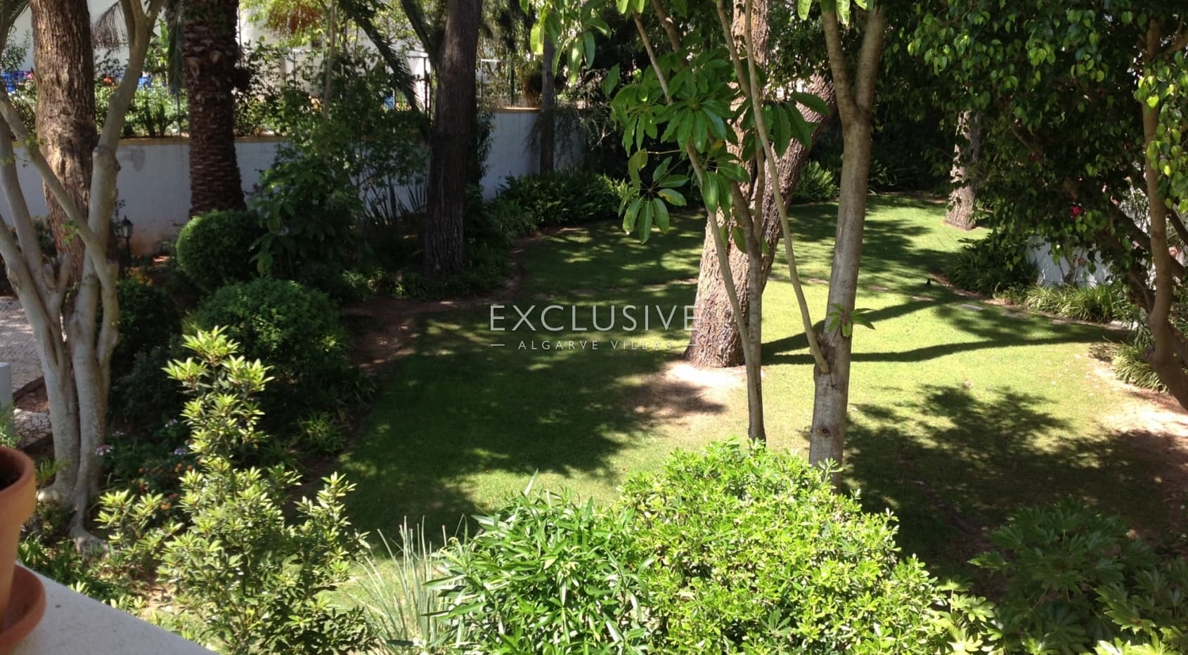 2 bedroom apartment frontline to Alto golf in Alvor, walking distance to beach