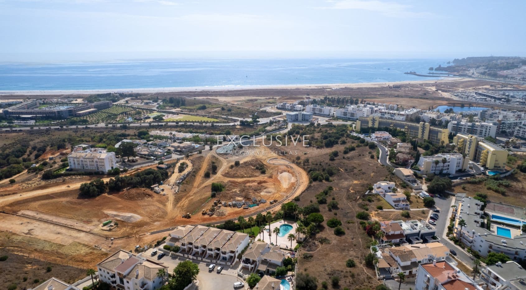 2 Bedroom Apartment with Sea Views in Alba Villas, Meia Praia - Lagos