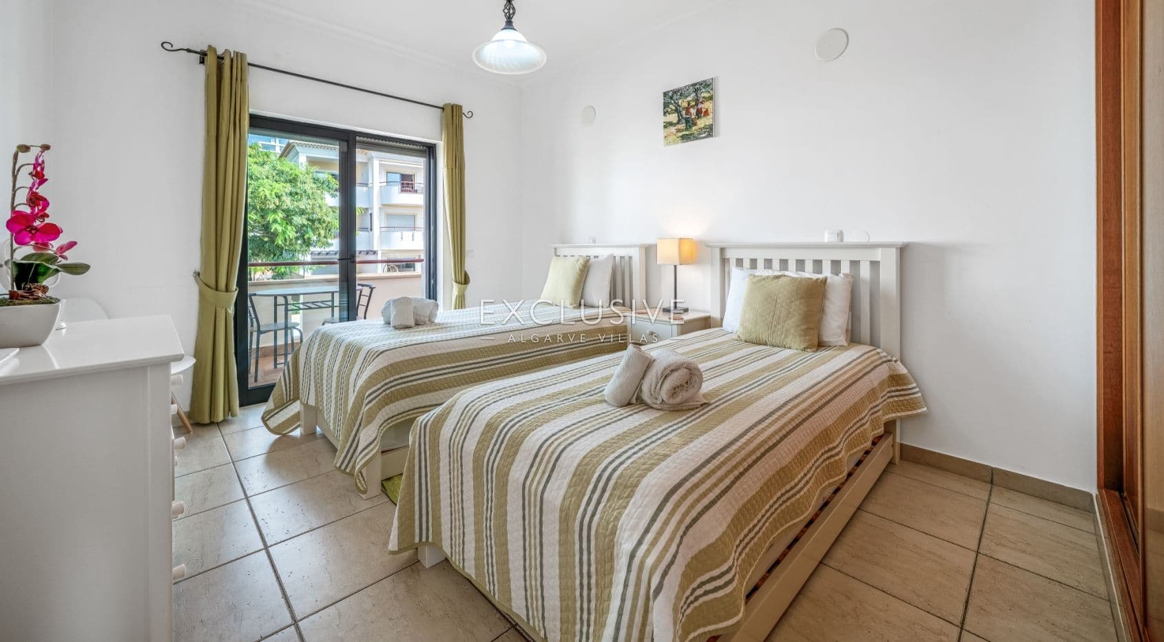 2 Bedroom Apartment with Sea Views in Alba Villas, Meia Praia - Lagos