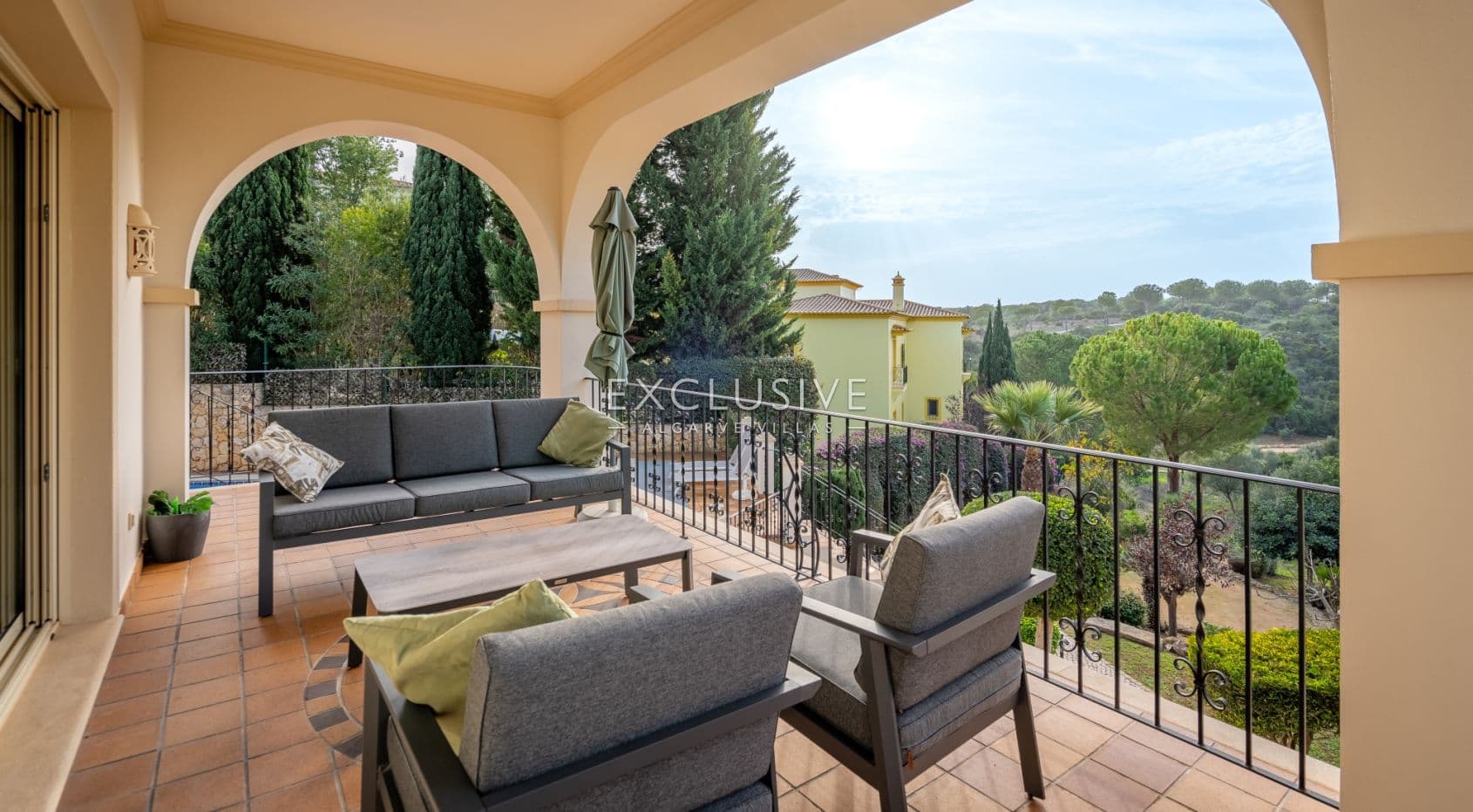 Mediterranean style 3+2 bedroom villa near the ocean in Carvoeiro