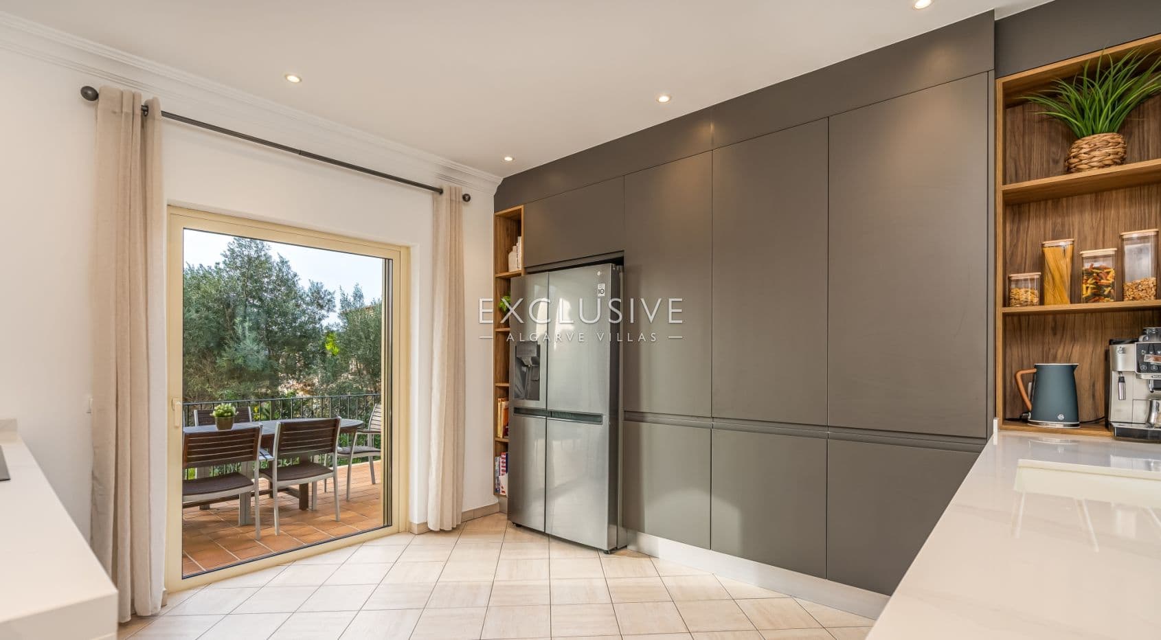 Mediterranean style 3+2 bedroom villa near the ocean in Carvoeiro