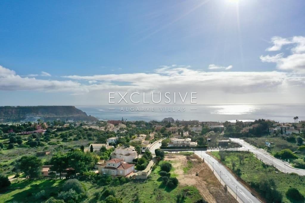 Baugrundstück mit genehmigtem Architektenprojekt in Praia da Luz, Lagos, Algarve