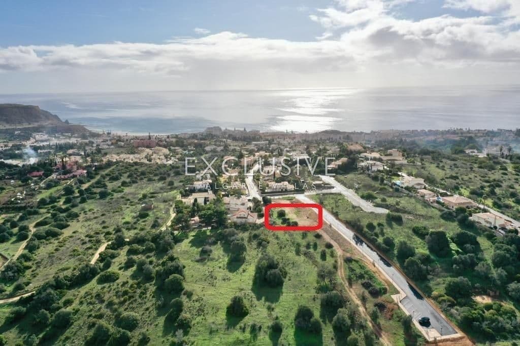 Baugrundstück mit genehmigtem Architektenprojekt in Praia da Luz, Lagos, Algarve