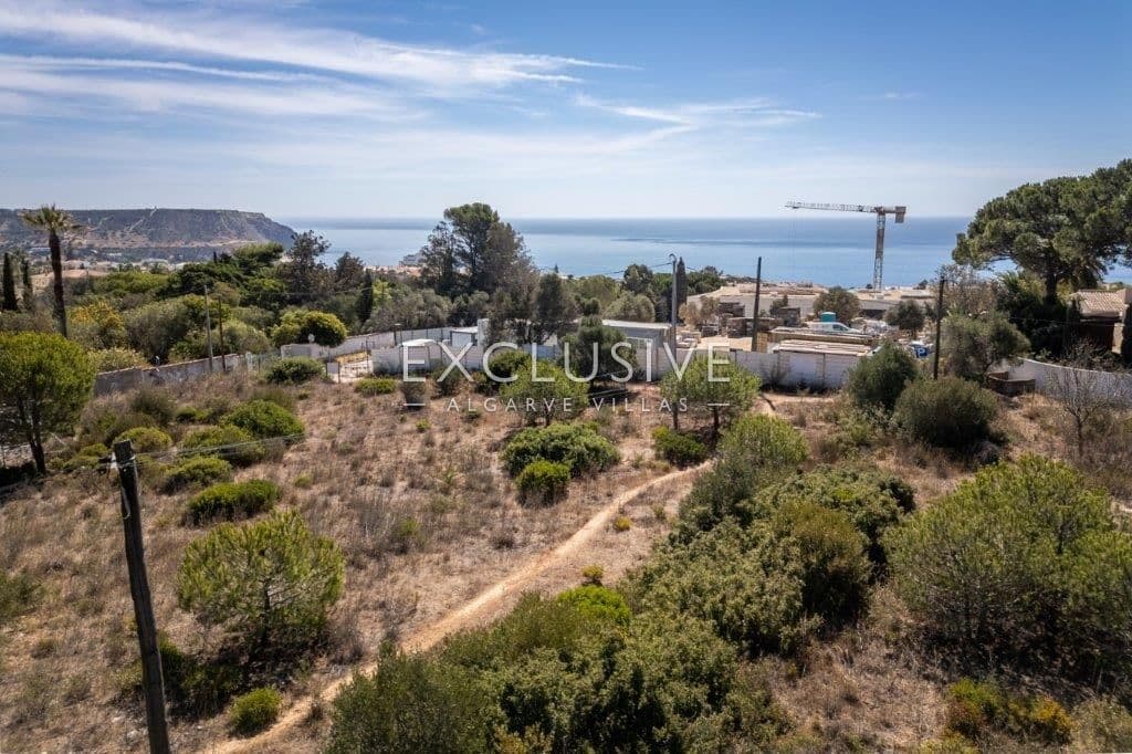 Terrains à bâtir avec vue sur la mer et projets approuvés à Praia da Luz, Algarve