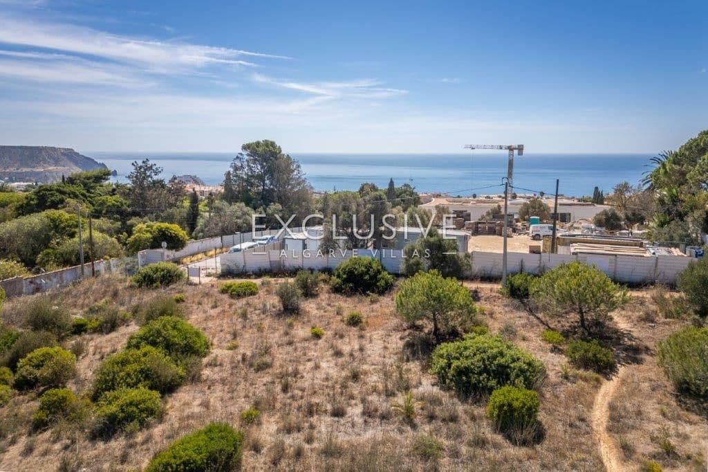 Terrains à bâtir avec vue sur la mer et projets approuvés à Praia da Luz, Algarve