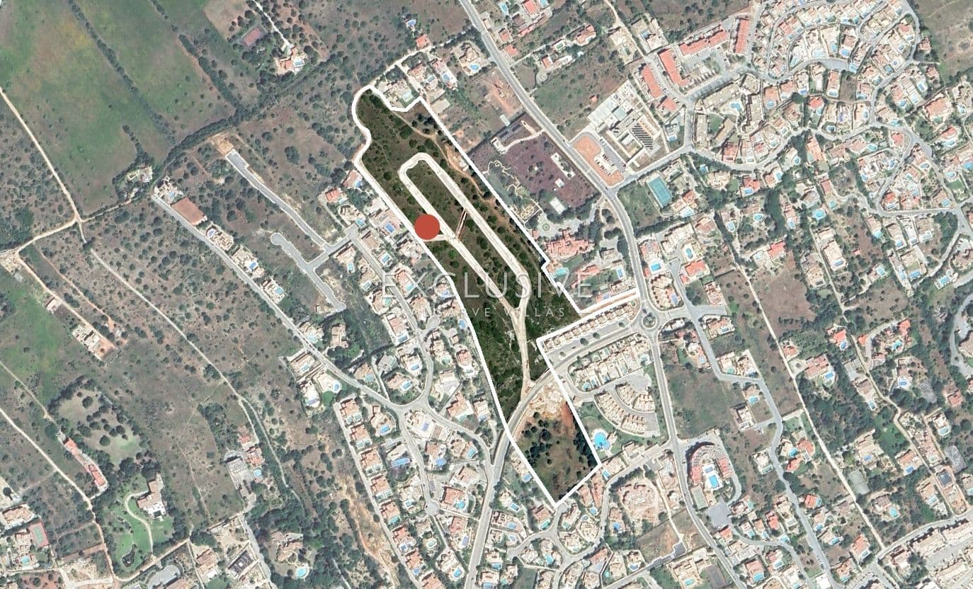 Building plot with approved project by renowned architect close to centre of Luz, Algarve