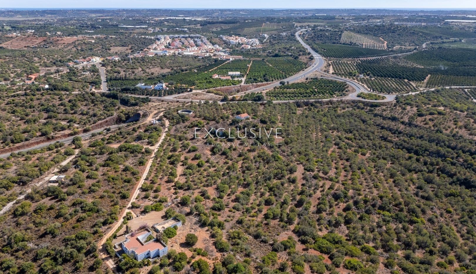Buy investment property with big plot of land and 2 houses with panoramic views to Silves castle