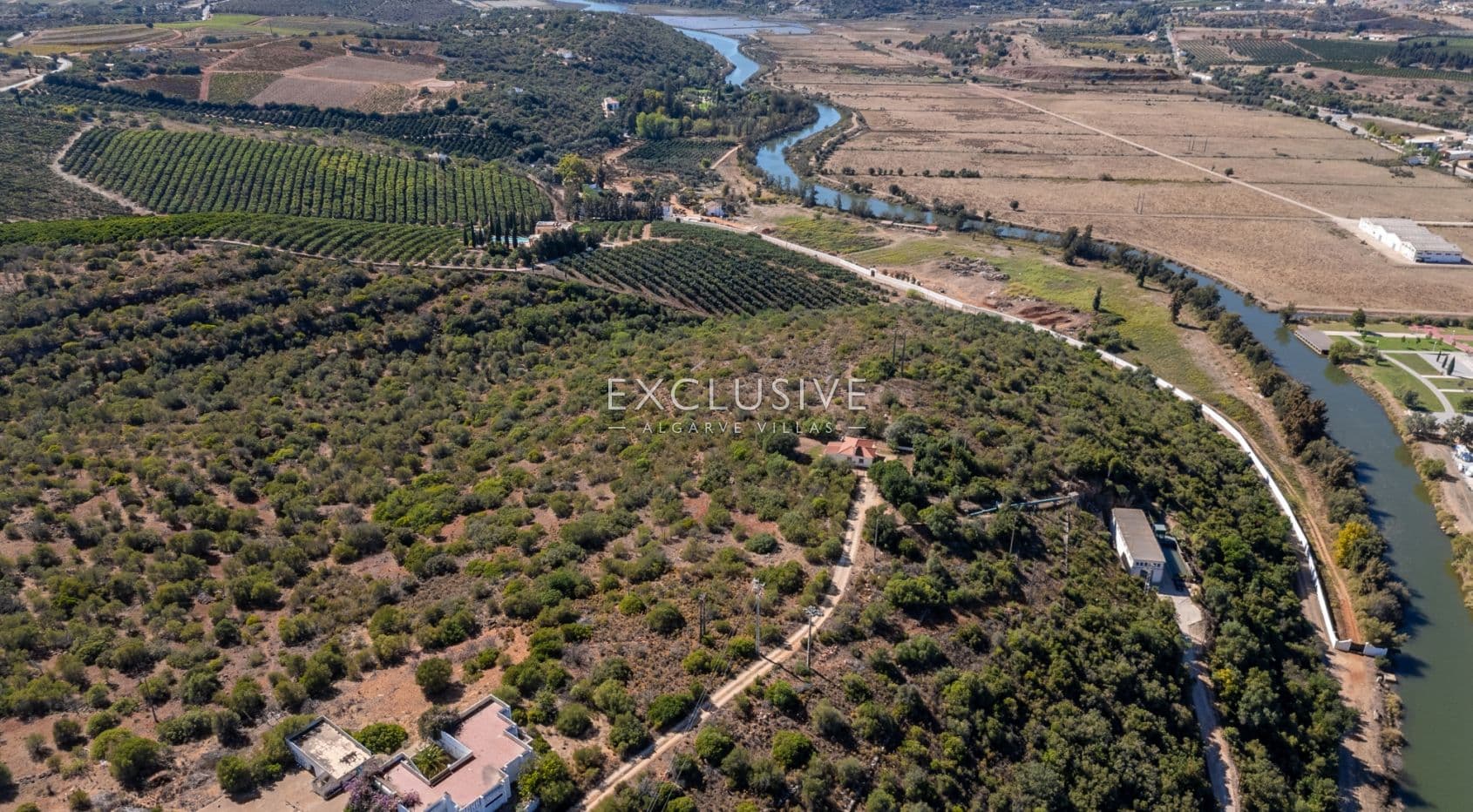 Buy investment property with big plot of land and 2 houses with panoramic views to Silves castle