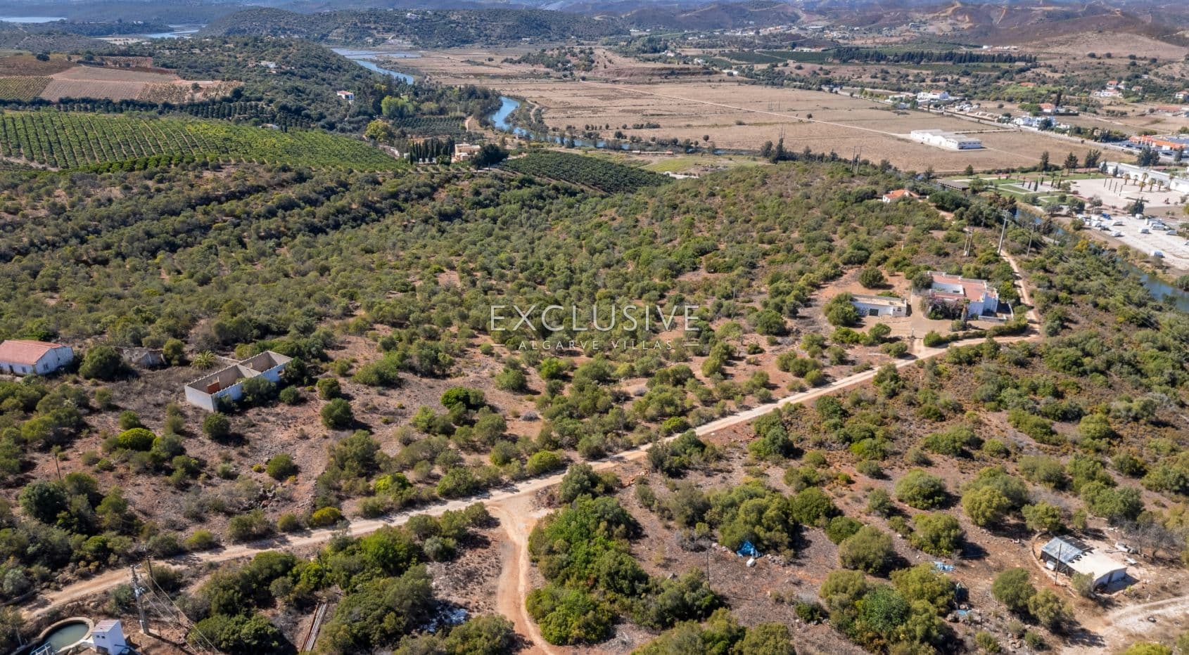 Buy investment property with big plot of land and 2 houses with panoramic views to Silves castle