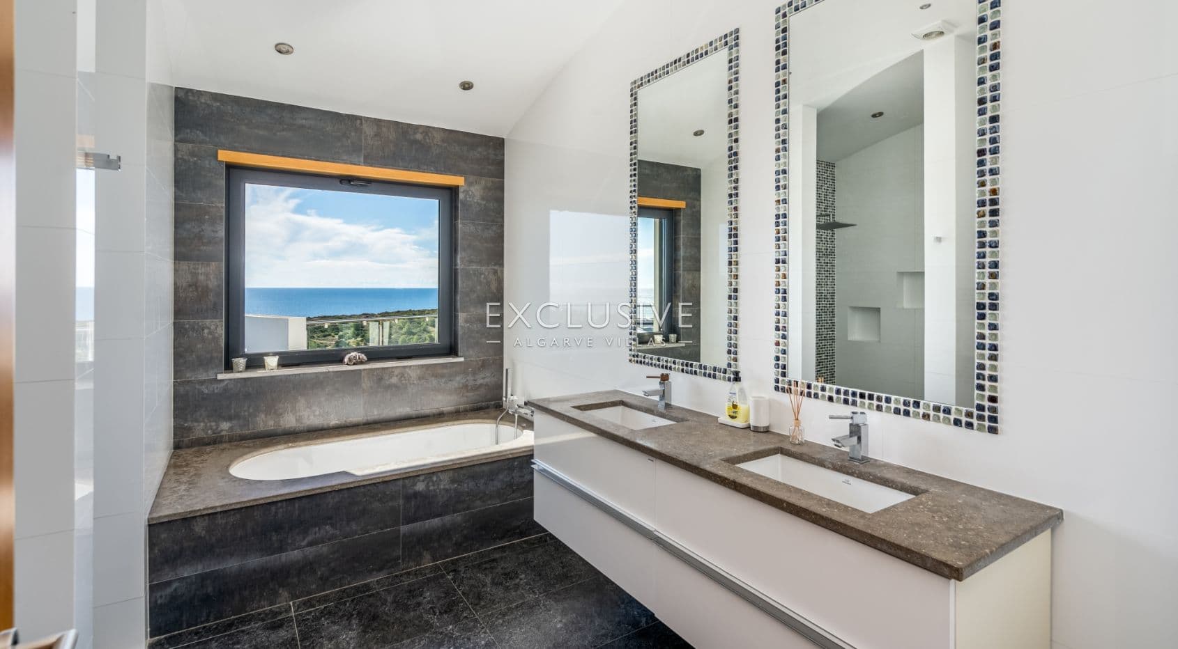 3+2 bedroom Modern villa with stunning sea views near Burgau, Algarve