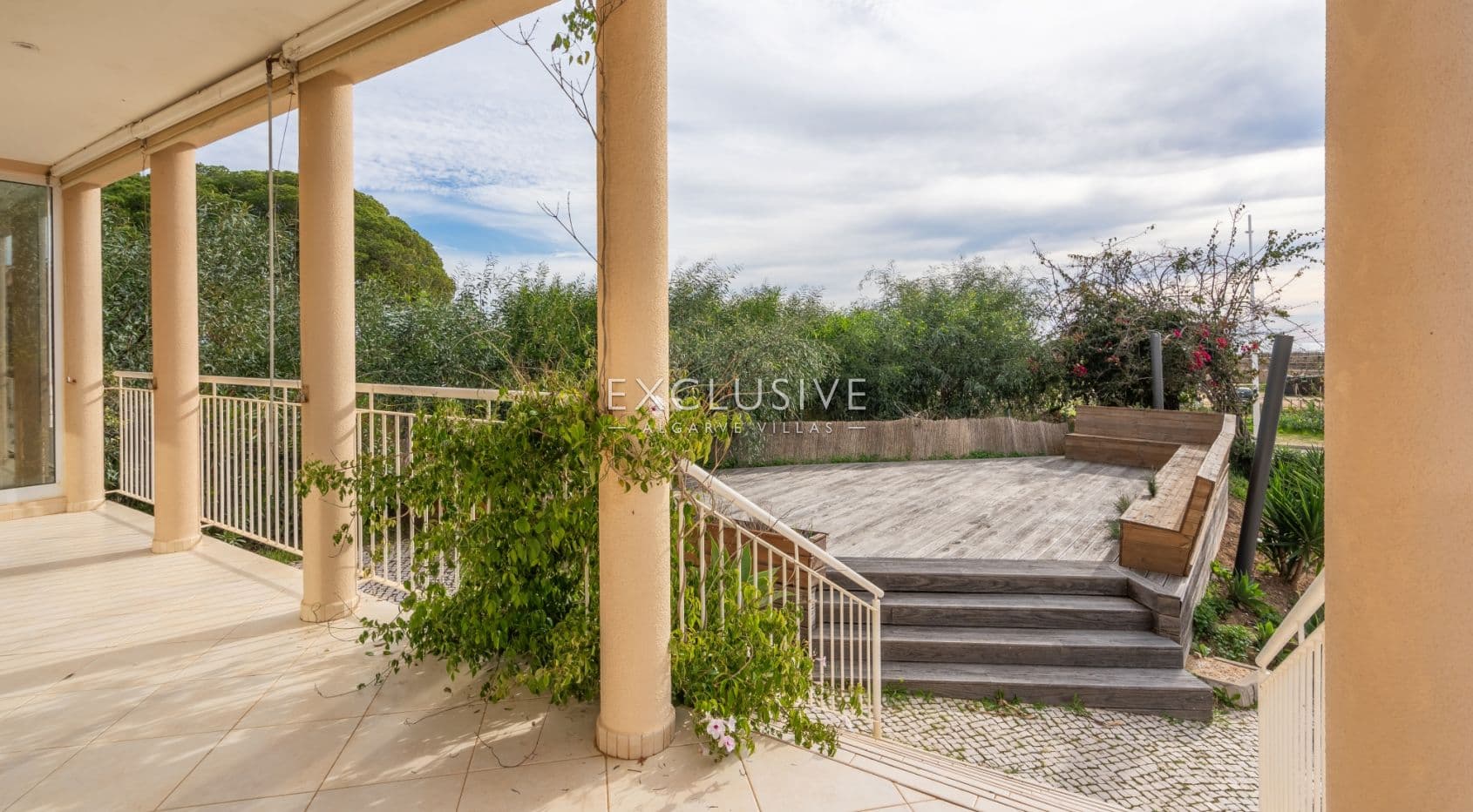Exceptional Beachfront Property in Meia Praia, Lagos, Algarve