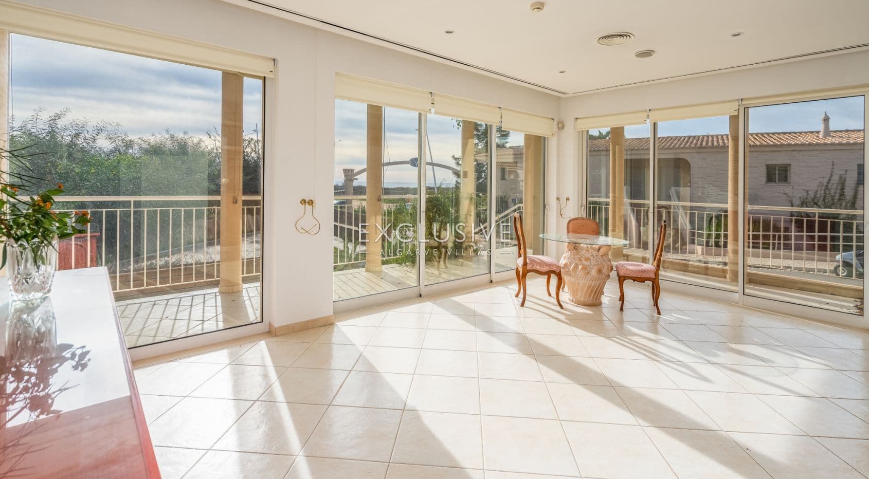 Exceptional Beachfront Property in Meia Praia, Lagos, Algarve