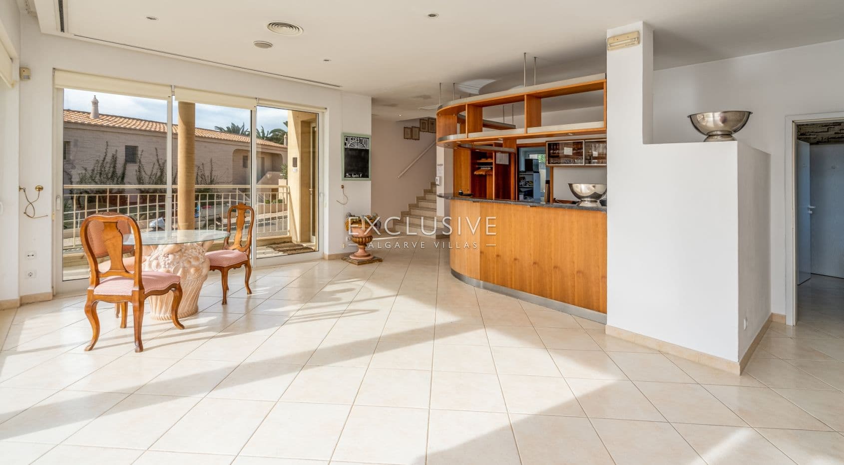Exceptional Beachfront Property in Meia Praia, Lagos, Algarve