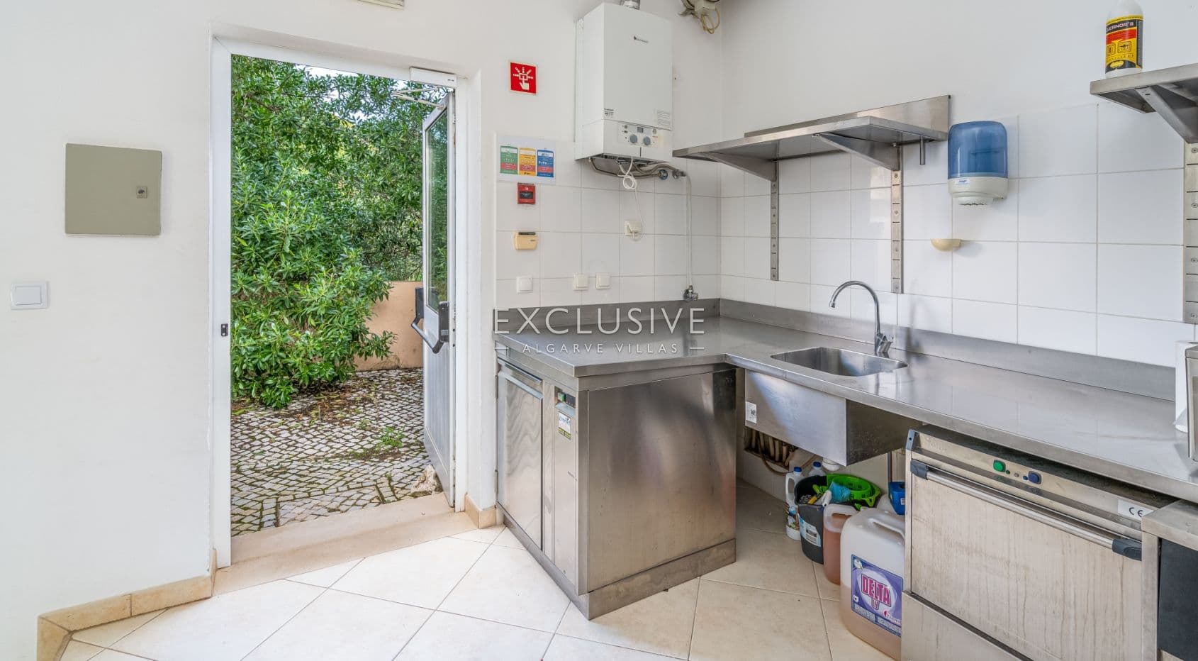 Exceptional Beachfront Property in Meia Praia, Lagos, Algarve