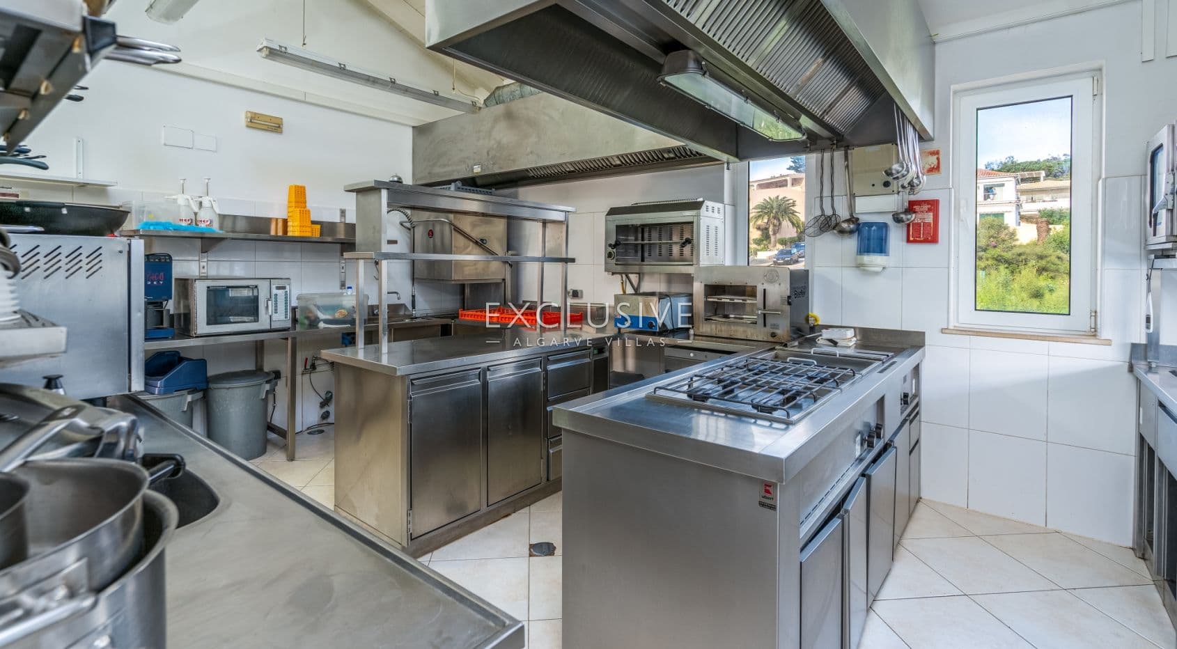 Exceptional Beachfront Property in Meia Praia, Lagos, Algarve