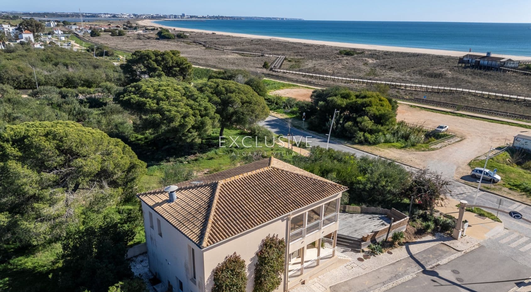 Exceptional Beachfront Property in Meia Praia, Lagos, Algarve