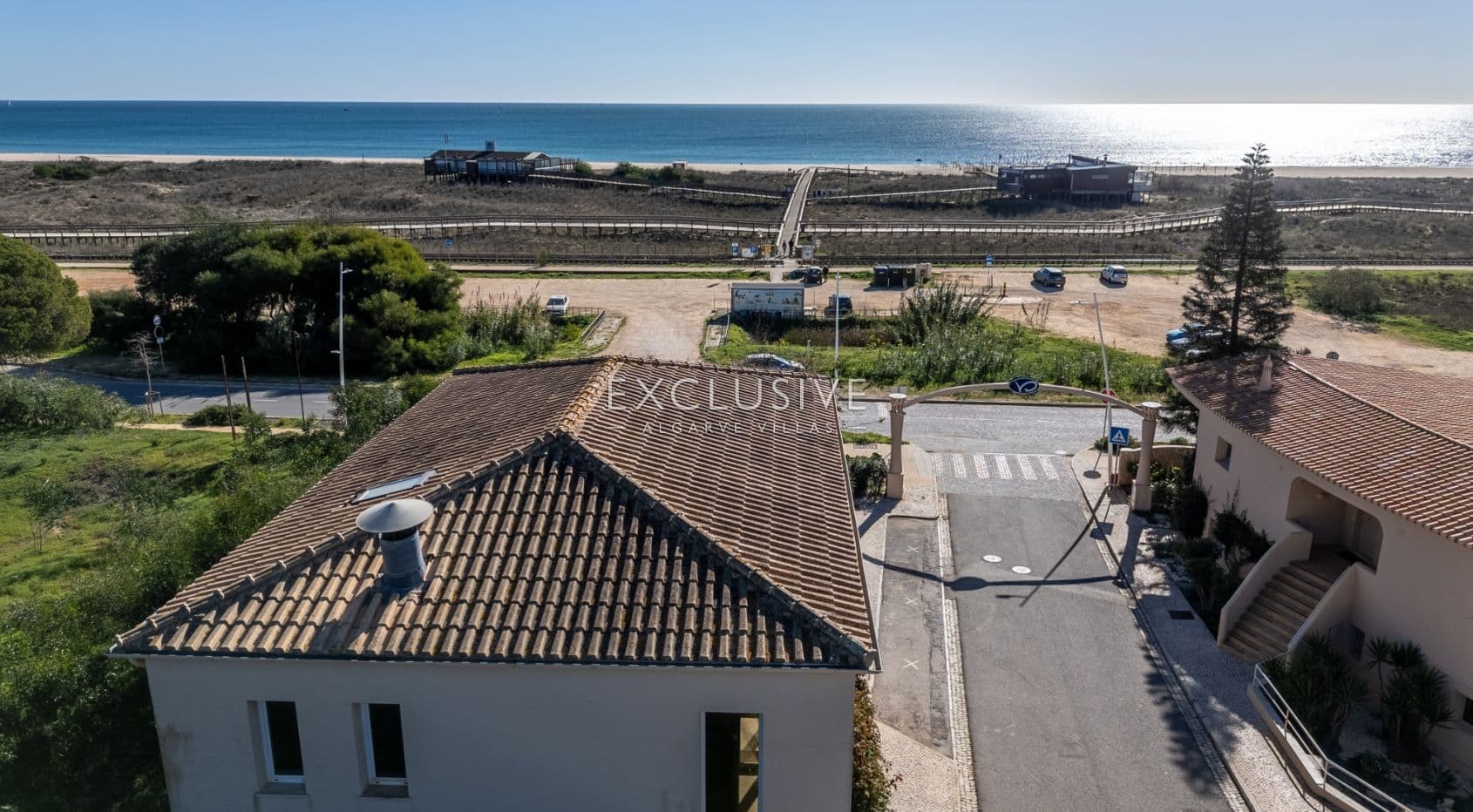 Exceptional Beachfront Property in Meia Praia, Lagos, Algarve