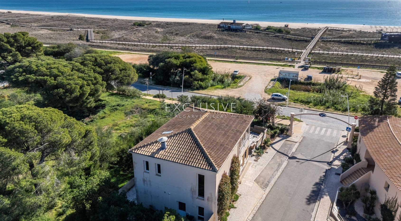 Exceptional Beachfront Property in Meia Praia, Lagos, Algarve