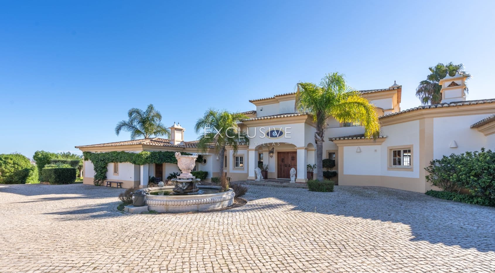 Propriedade de luxo requintada com vista para o mar em Lagos perto de praias e campo de g