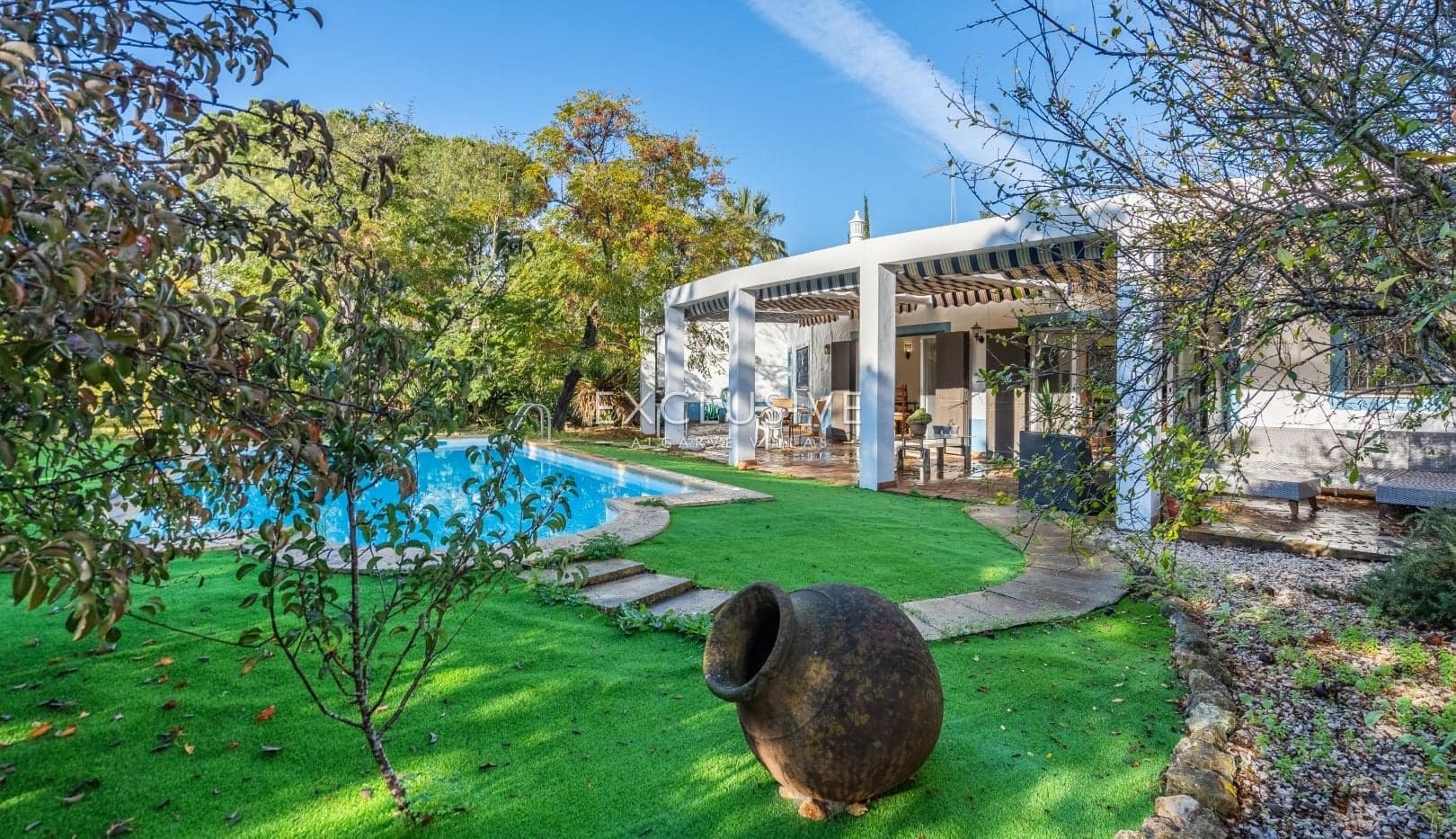 3+1 Schlafzimmer Villa mit Pool und Innengarten, Carvoeiro, Lagoa-2