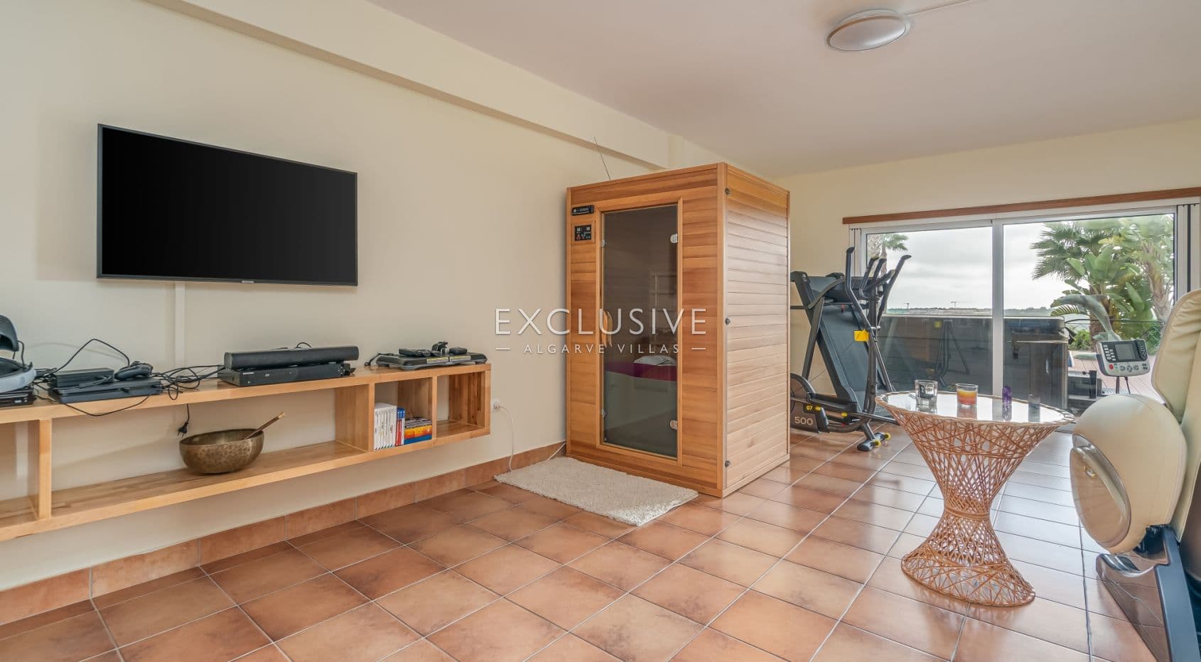 3 + 2 bedroom villa with stunning views in Lagos, Algarve