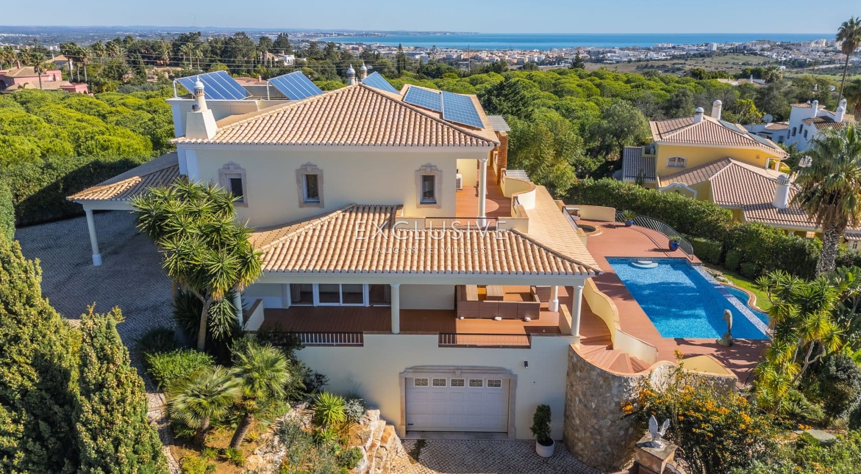 3 + 2 bedroom villa with stunning views in Lagos, Algarve