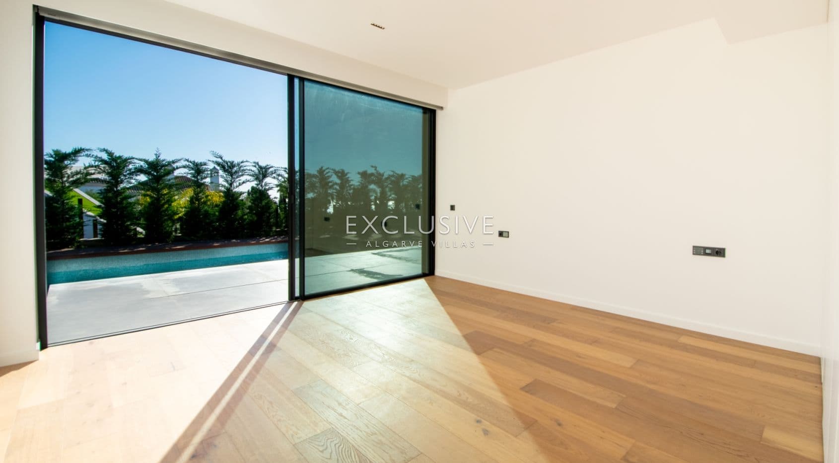 4 bedroom contemporary villa with pool and sea views in Carvoeiro, Algarve
