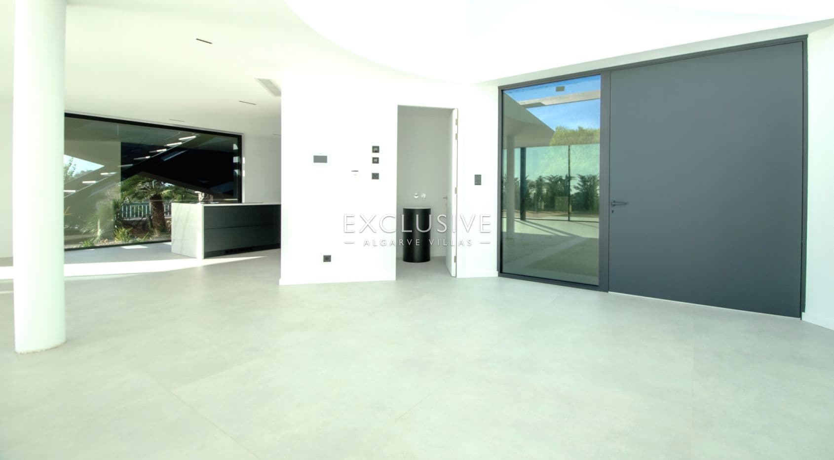 4 bedroom contemporary villa with pool and sea views in Carvoeiro, Algarve