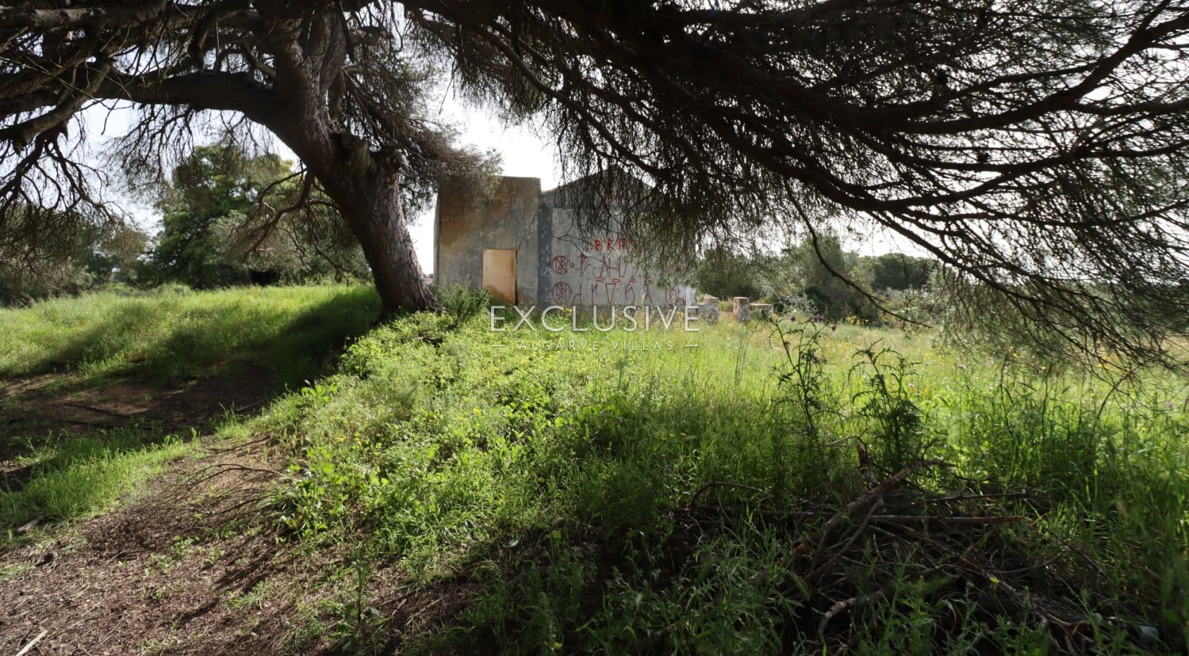 Large plot for construction with approved project, Lagoa, Algarve