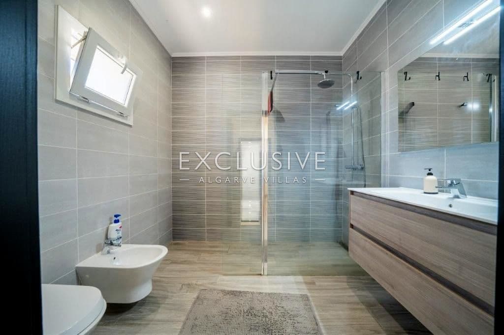 Luxury 4 Bedroom Single level Villa with Private Pool in Penina Golf Portimao in Algarve