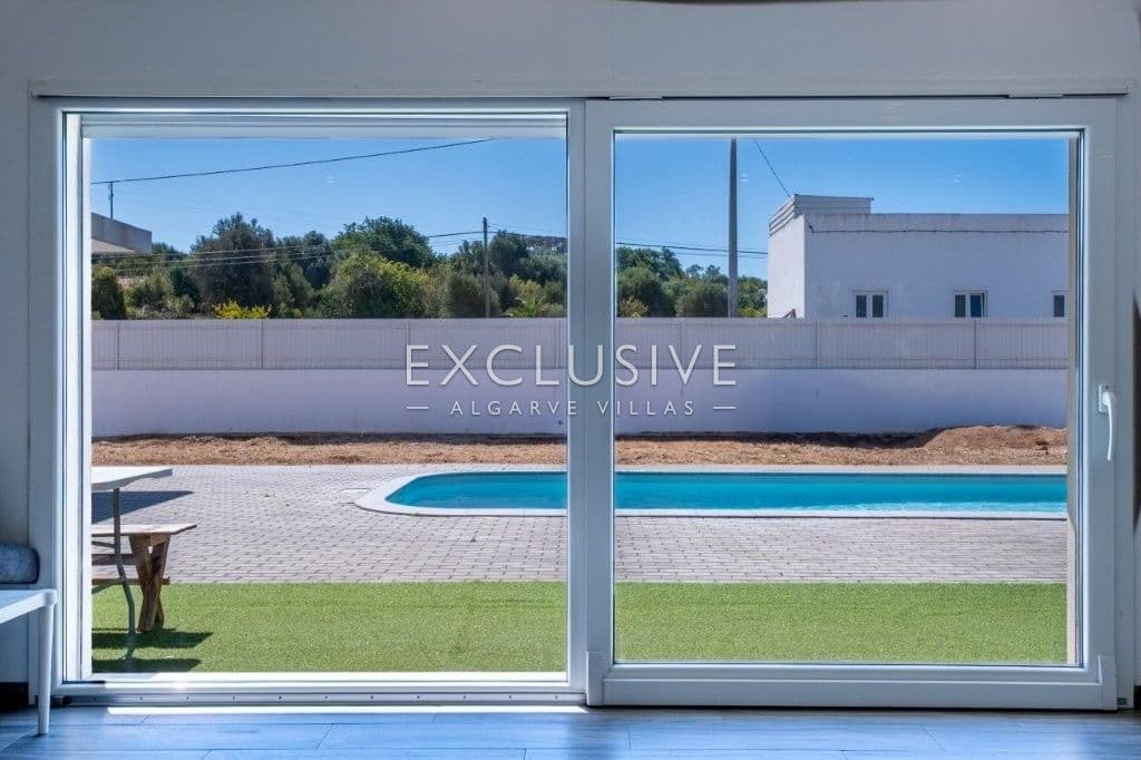 Luxury 4 Bedroom Single level Villa with Private Pool in Penina Golf Portimao in Algarve