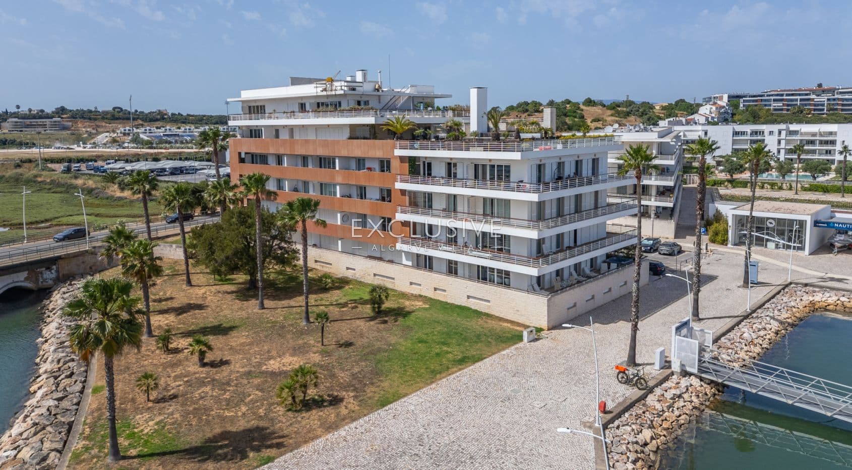 Appartement exceptionnel de 3 chambres à coucher avec vue sur la marina dans un emplacement de choix