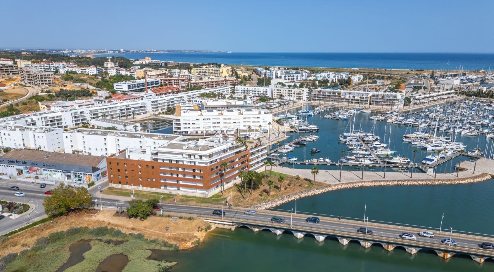 Appartement exceptionnel de 3 chambres à coucher avec vue sur la marina dans un emplacement de choix