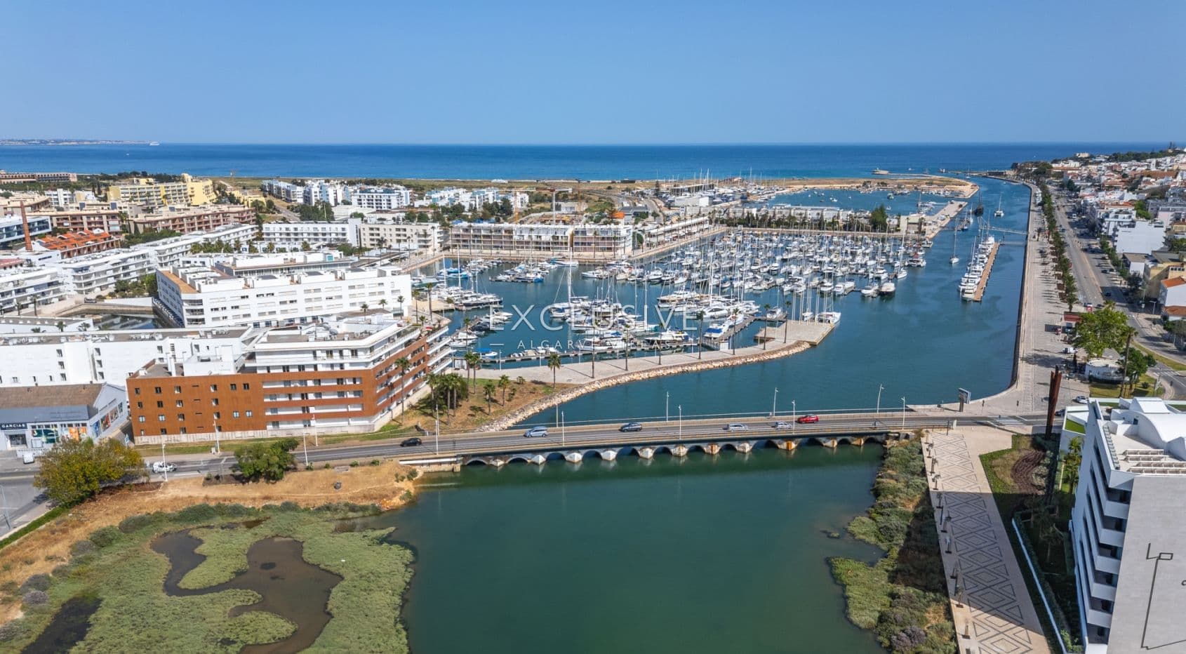 Appartement exceptionnel de 3 chambres à coucher avec vue sur la marina dans un emplacement de choix