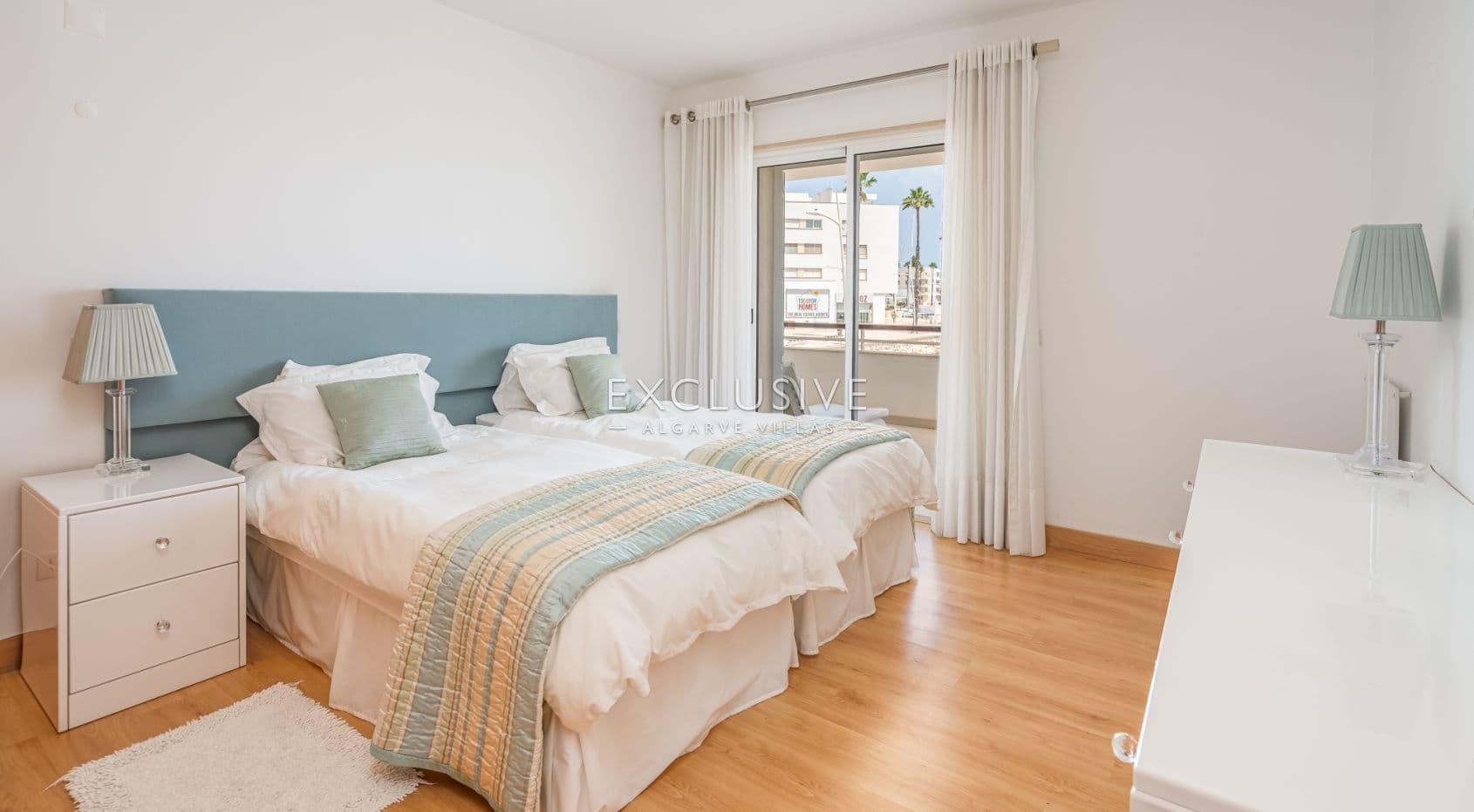 Appartement exceptionnel de 3 chambres à coucher avec vue sur la marina dans un emplacement de choix