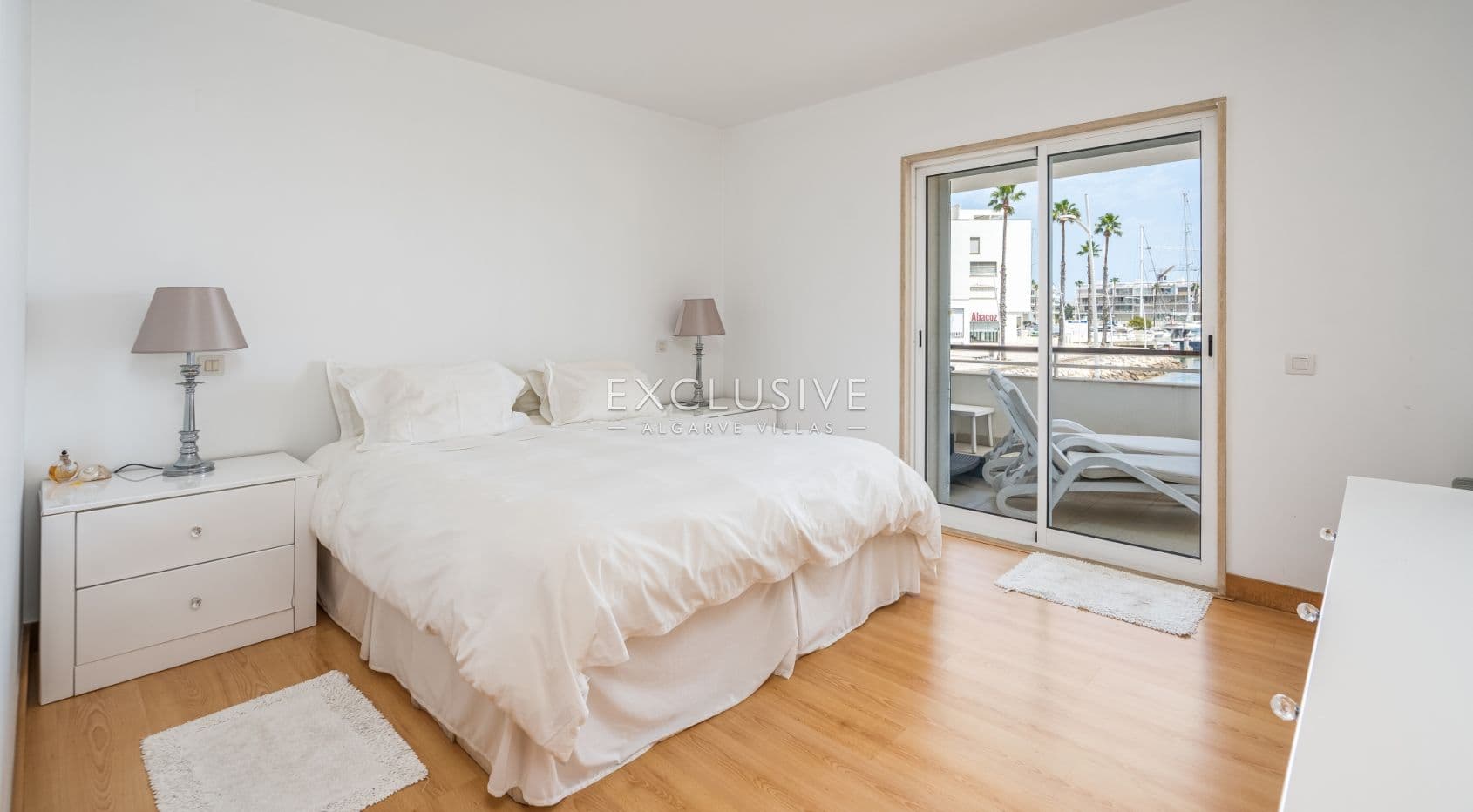 Appartement exceptionnel de 3 chambres à coucher avec vue sur la marina dans un emplacement de choix