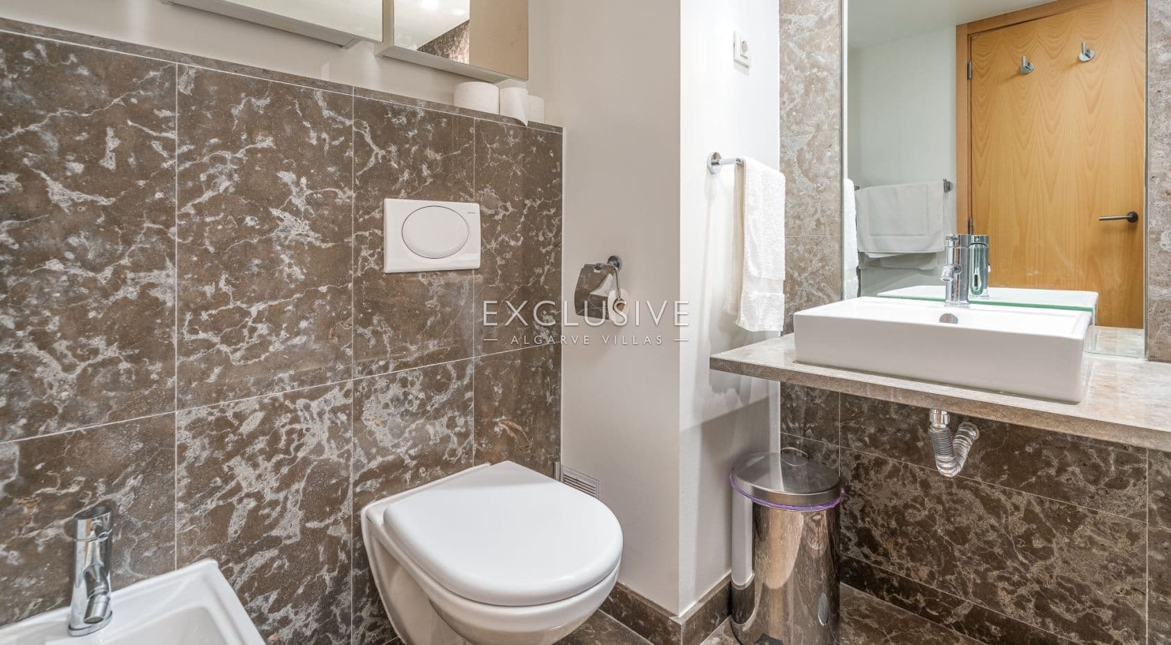 Appartement exceptionnel de 3 chambres à coucher avec vue sur la marina dans un emplacement de choix