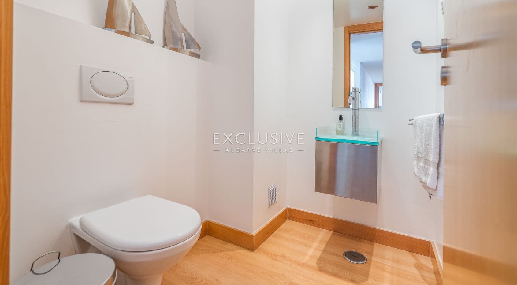 Appartement exceptionnel de 3 chambres à coucher avec vue sur la marina dans un emplacement de choix