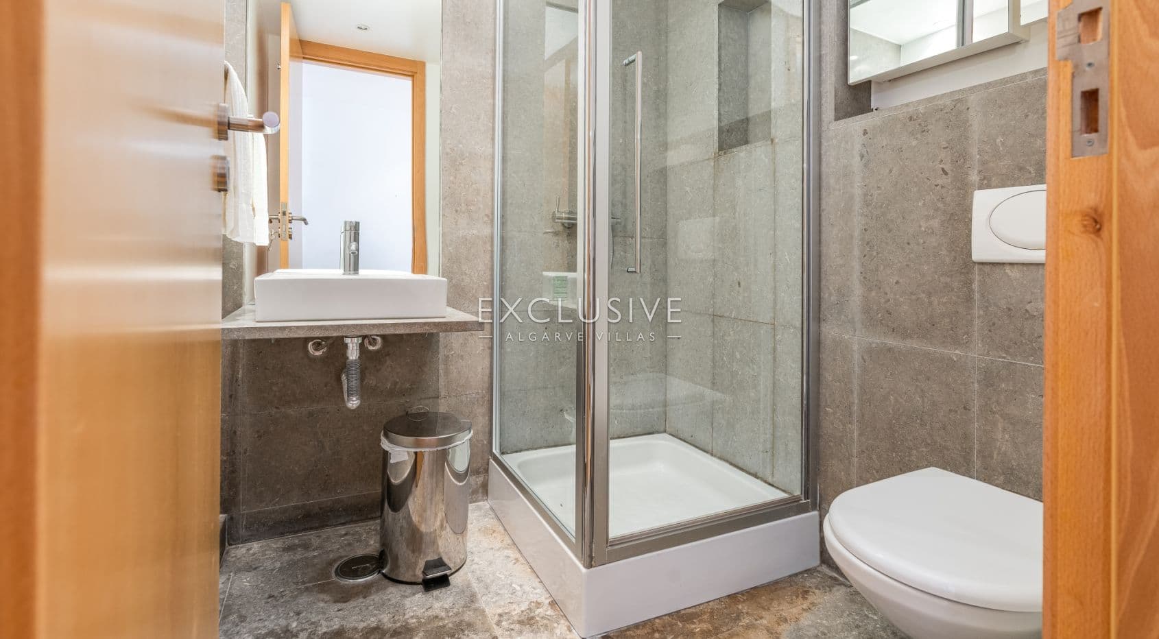Appartement exceptionnel de 3 chambres à coucher avec vue sur la marina dans un emplacement de choix