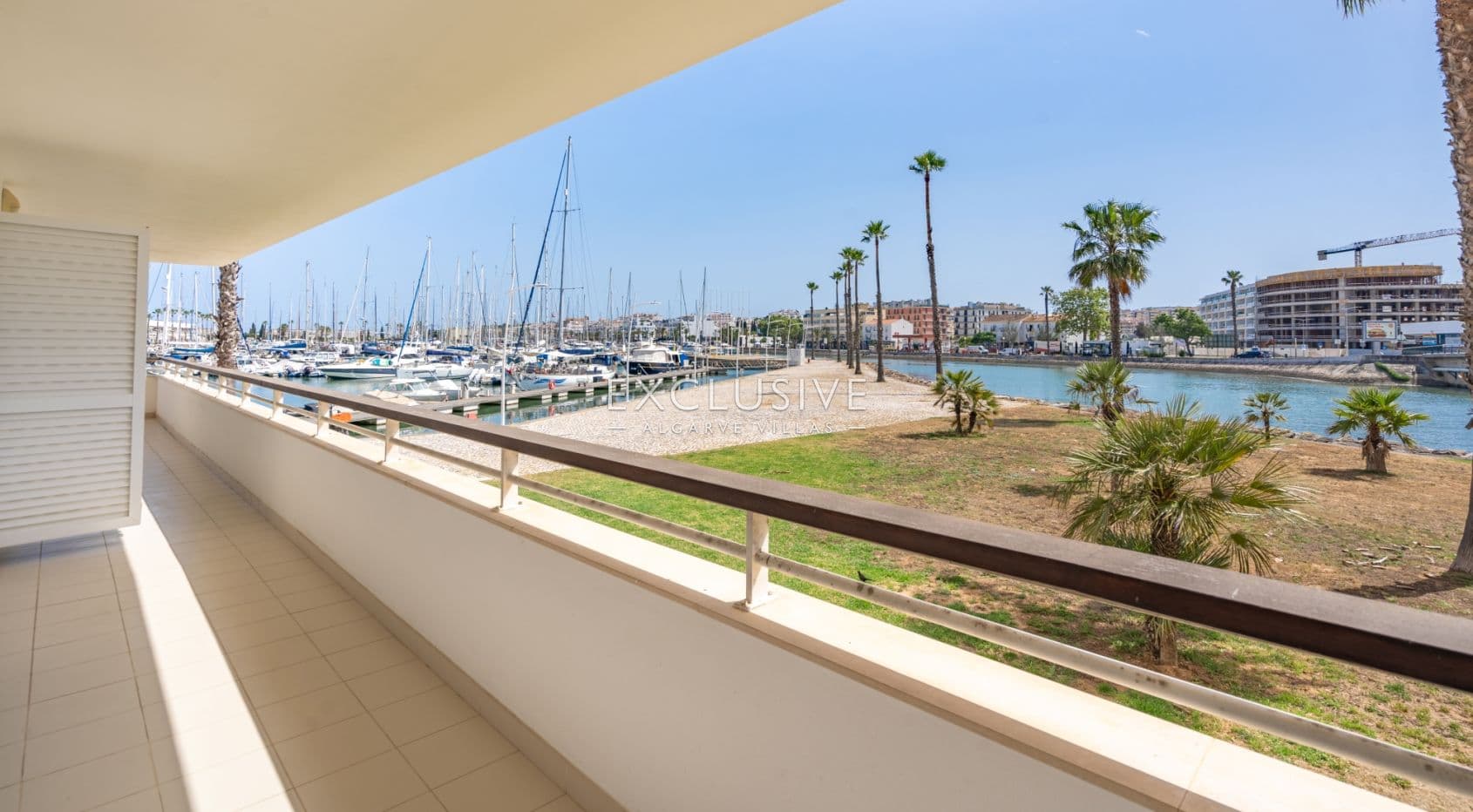 Appartement exceptionnel de 3 chambres à coucher avec vue sur la marina dans un emplacement de choix