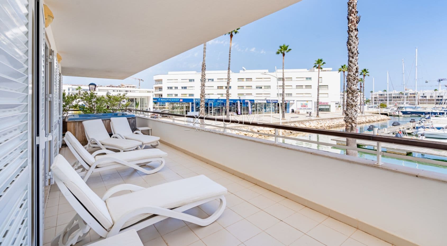 Appartement exceptionnel de 3 chambres à coucher avec vue sur la marina dans un emplacement de choix