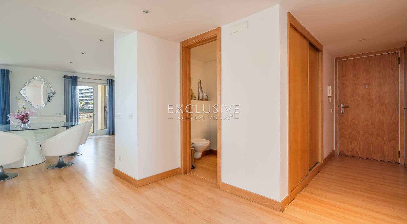 Appartement exceptionnel de 3 chambres à coucher avec vue sur la marina dans un emplacement de choix