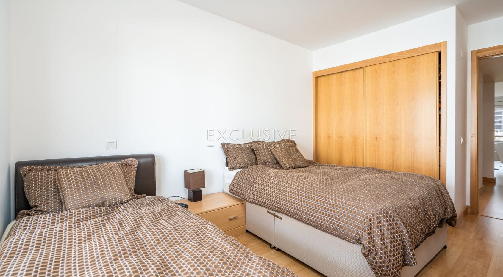 Appartement exceptionnel de 3 chambres à coucher avec vue sur la marina dans un emplacement de choix