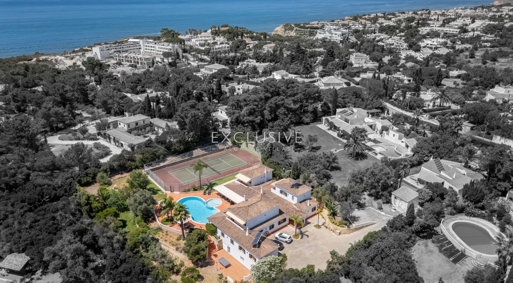 7 Bedroom Villa with Pool and Tennis Court in Carvoeiro with rental income