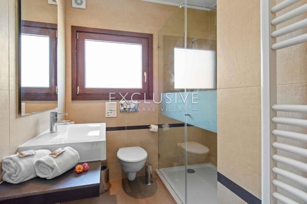 Luxury 3-Bedroom Villa with Private Pool and Sea View in Carvoeiro