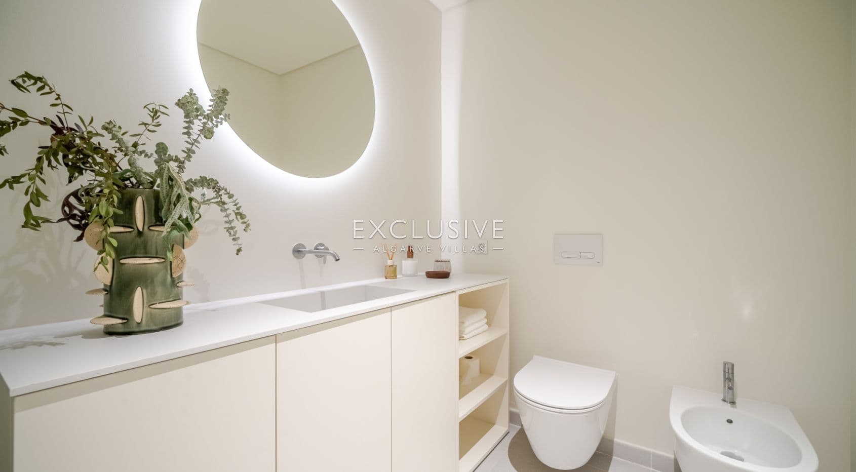 RESALE - Beach front New Two Bedroom Apartment with Sea Views - Algarve