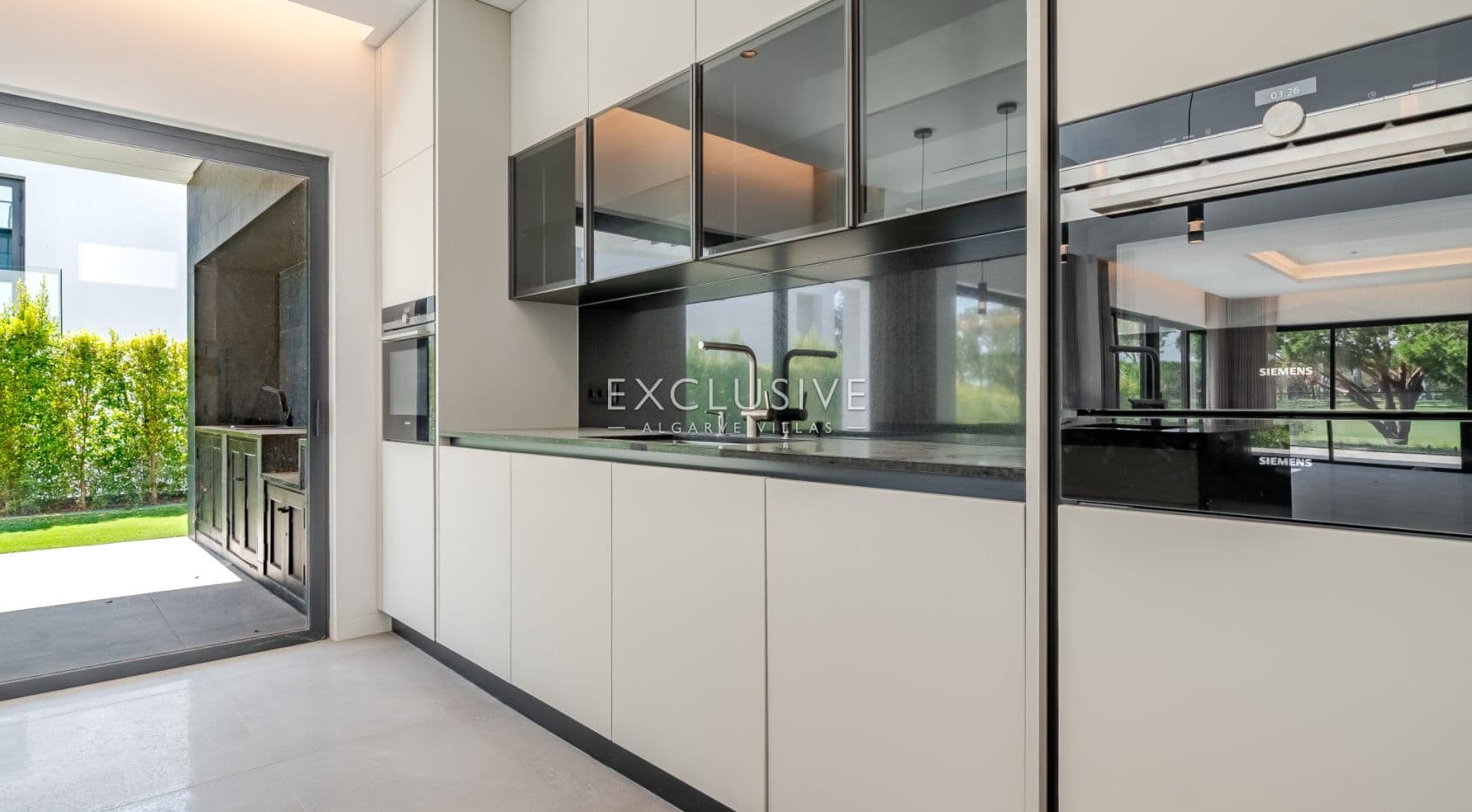 Luxuosa Moradia V4+1 com Piscina Perto do Campo de Golfe Els em Vilamoura