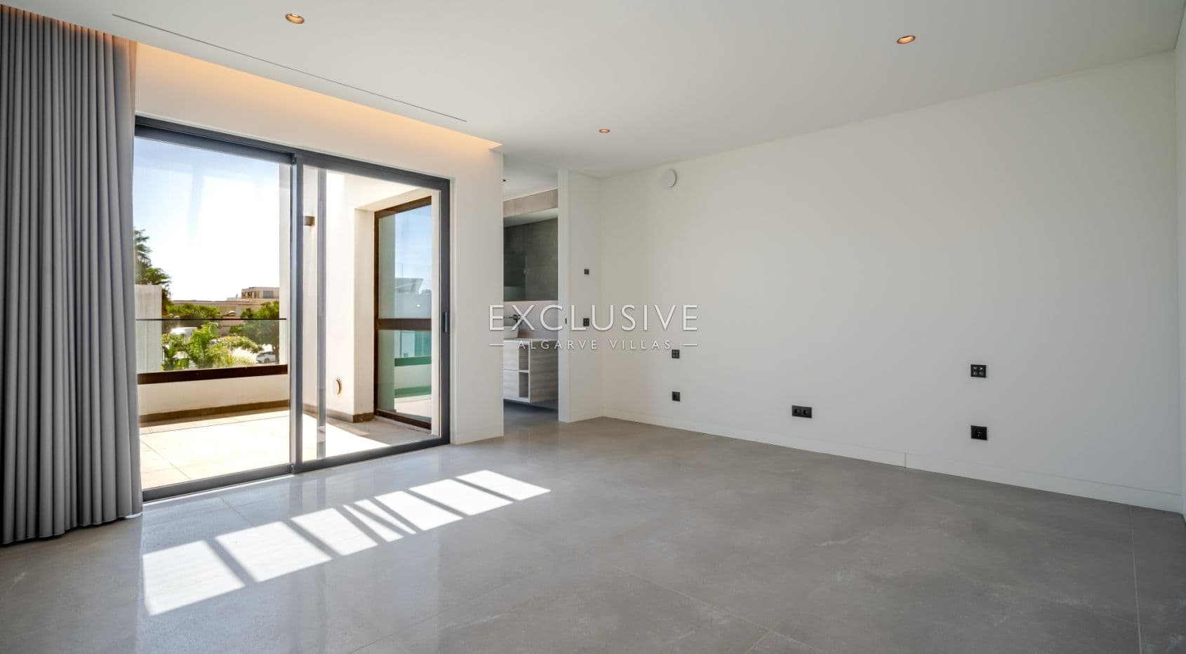 Luxuosa Moradia V4+1 com Piscina Perto do Campo de Golfe Els em Vilamoura